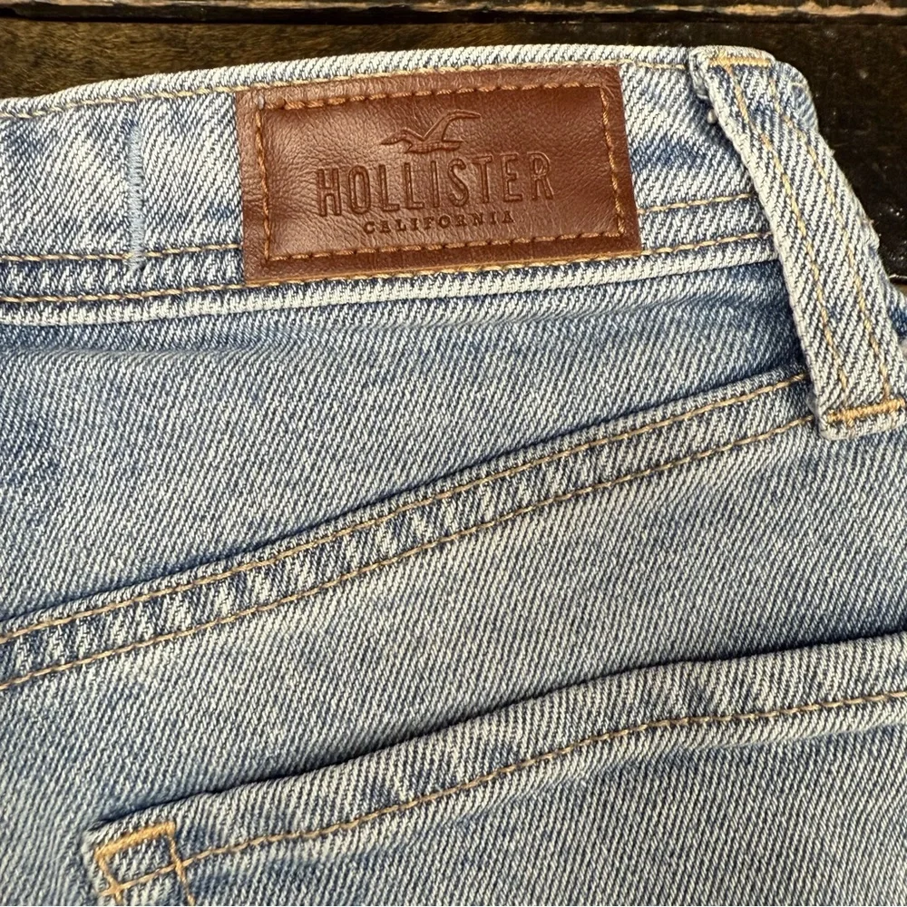Hollister Ultra High Rise Vintage Stretch Colorblock Denim Shorts Raw Hem 0